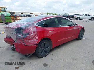 2020 Tesla Model 3 Standard Range Plus z VIN 5YJ3E1EA0LF611657, wystawiony jako IAAI lot #42046234 z przebiegiem 122 557 mil mil oraz . Historia ofert i sprzedaży dostępna na DreamBid. Obrazek 4.