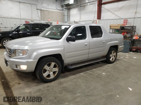 2013 Honda Ridgeline RTL z VIN 5FPYK1F54DB013144, wystawiony jako Copart lot #51323175 z przebiegiem 240 093 mil mil oraz Czysty tytuł • Clean title. Historia ofert i sprzedaży dostępna na DreamBid. Obrazek 1.