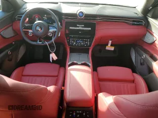 2023 Maserati Grecale Modena z VIN ZN682AVM6P7417525, wystawiony jako Copart lot #75650563 z przebiegiem 198 mil mil oraz . Historia ofert i sprzedaży dostępna na DreamBid. Obrazek 8.