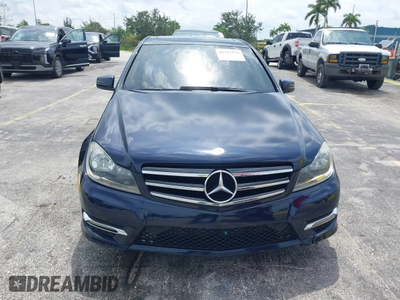 2014 Mercedes-Benz C 250 Sport z VIN WDDGF4HB9EA959513, wystawiony jako IAAI lot #42413556 z przebiegiem 144 773 mil mil oraz . Historia ofert i sprzedaży dostępna na DreamBid. Obrazek 6.
