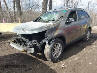 2014 Kia Sorento LX with VIN 5XYKT4A62EG501290, listed as a IAAI auction lot 41674127 with 130,772 mi miles. Bid and sale history available at carsss.com. Image 6.