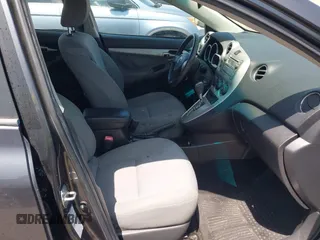 2009 Toyota Matrix S z VIN 2T1LE40E99C010143, wystawiony jako IAAI lot #42298942 z przebiegiem 183 300 mil mil oraz . Historia ofert i sprzedaży dostępna na DreamBid. Obrazek 5.
