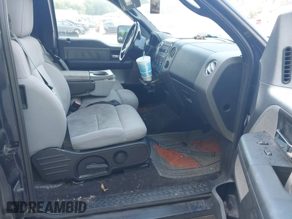 2004 Ford F-150 XLT z VIN 1FTPX14574NC36613, wystawiony jako IAAI lot #42741713 z przebiegiem 156 494 mil mil oraz . Historia ofert i sprzedaży dostępna na DreamBid. Obrazek 5.