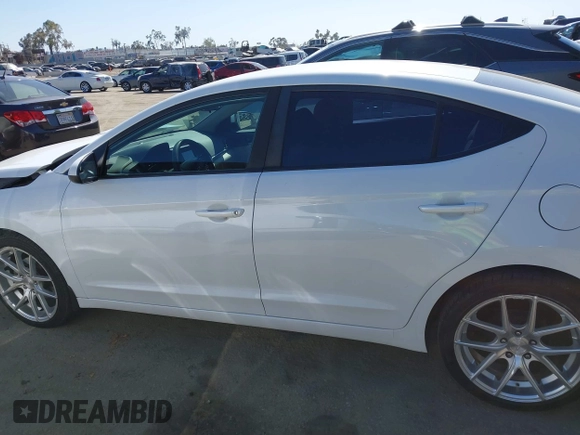 2020 Hyundai Elantra SE z VIN 5NPD74LF3LH503856, wystawiony jako IAAI lot #42320446 z przebiegiem 122 629 mil mil oraz . Historia ofert i sprzedaży dostępna na DreamBid. Obrazek 14.