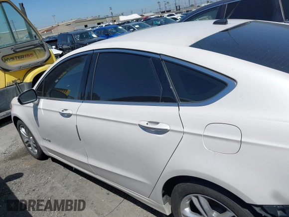 2016 Ford Fusion Titanium Hybrid with VIN 3FA6P0RU1GR259947, listed as a IAAI auction lot 41695377 with 97,605 mi miles. Bid and sale history available at carsss.com. Image 15.