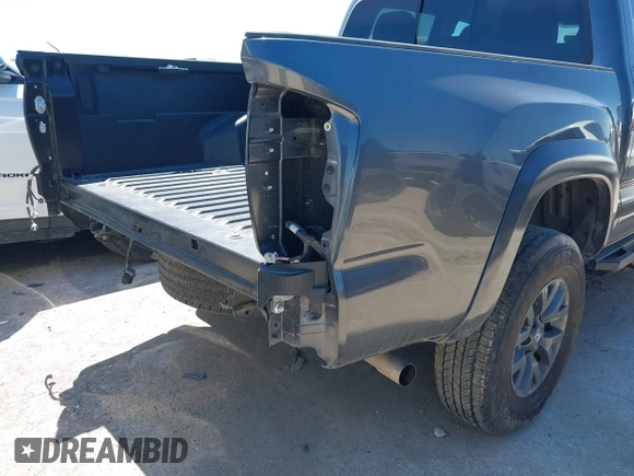 2023 Toyota Tacoma SR5 z VIN 3TMAZ5CN8PM201702, wystawiony jako IAAI lot #42060855 z przebiegiem 17 705 mil mil oraz . Historia ofert i sprzedaży dostępna na DreamBid. Obrazek 21.