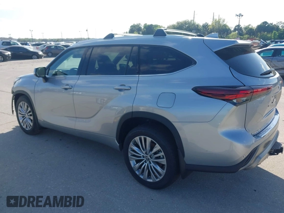 2025 Toyota Highlander Hybrid Platinum z VIN 5TDEBRCH0SS651408, wystawiony jako IAAI lot #41750433 z przebiegiem 6 705 mil mil oraz . Historia ofert i sprzedaży dostępna na DreamBid. Obrazek 3.