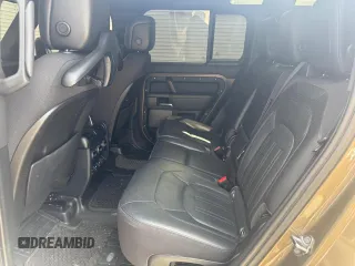 2020 Land Rover Defender X z VIN SALEXEEU1L2033276, wystawiony jako Copart lot #64449055 z przebiegiem 75 389 mil mil oraz Czysty tytuł • Clean title. Historia ofert i sprzedaży dostępna na DreamBid. Obrazek 6.