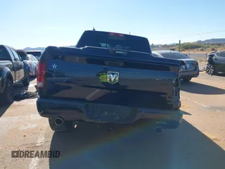 2014 Ram 1500 Sport z VIN 1C6RR6MT3ES366719, wystawiony jako IAAI lot #42228139 z przebiegiem Nie podano mil oraz . Historia ofert i sprzedaży dostępna na DreamBid. Obrazek 16.