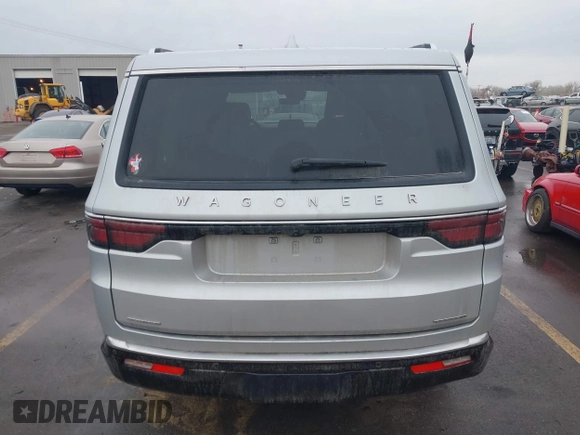 2022 Jeep Wagoneer Series II z VIN 1C4SJVBT4NS228475, wystawiony jako IAAI lot #41187180 z przebiegiem 87 875 mil mil oraz . Historia ofert i sprzedaży dostępna na DreamBid. Obrazek 16.