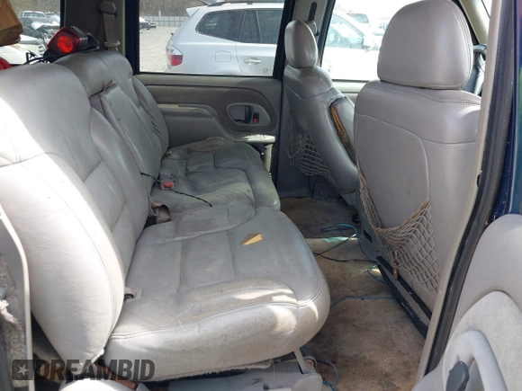 1996 Chevrolet Suburban with VIN 1GNEC16R3TJ375251, listed as a IAAI auction lot 41687460 with 262,907 mi miles. Bid and sale history available at carsss.com. Image 8.