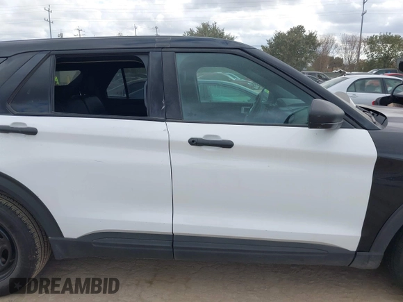 2021 Ford Police Interceptor Utility z VIN 1FM5K8AB1MGA24900, wystawiony jako IAAI lot #41146753 z przebiegiem 87 619 mil mil oraz . Historia ofert i sprzedaży dostępna na DreamBid. Obrazek 12.