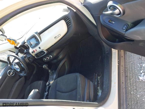 2016 FIAT 500X Easy with VIN ZFBCFXBT2GP434081, listed as a IAAI auction lot 41608740 with 140,325 mi miles. Bid and sale history available at carsss.com. Image 5.
