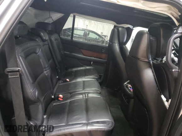 2020 Lincoln Navigator Reserve z VIN 5LMJJ2LT6LEL17168, wystawiony jako Copart lot #46801685 z przebiegiem 40 230 mil mil oraz Nie do naprawy • Non repairable. Historia ofert i sprzedaży dostępna na DreamBid. Obrazek 11.