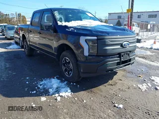 2023 Ford F-150 Lightning Pro z VIN 1FTVW1EL7PWG07081, wystawiony jako IAAI lot #38702102 z przebiegiem 9 976 mil mil oraz . Historia ofert i sprzedaży dostępna na DreamBid. Obrazek 1.