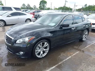 2013 Infiniti M z VIN JN1BY1AP2DM510855, wystawiony jako IAAI lot #42133328 z przebiegiem 189 445 mil mil oraz . Historia ofert i sprzedaży dostępna na DreamBid. Obrazek 2.