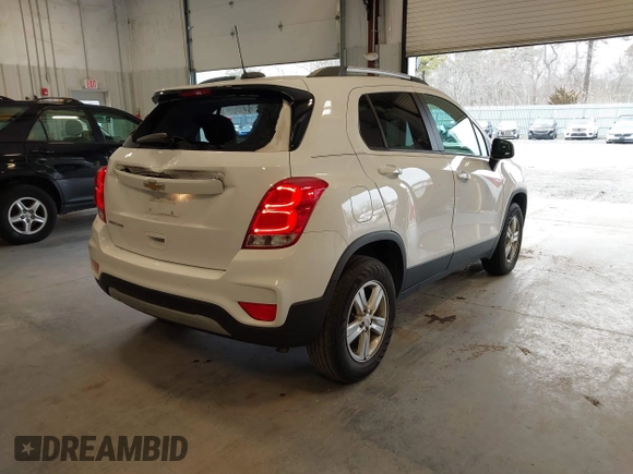 2021 Chevrolet Trax LT with VIN KL7CJPSB0MB349846, listed as a IAAI auction lot 41624620 with 54,804 mi miles. Bid and sale history available at carsss.com. Image 4.