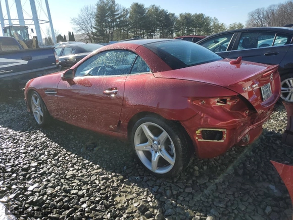 2016 Mercedes-Benz SLK with VIN WDDPK3JA5GF118480, listed as a Copart auction lot 38621284 with NaN miles. Bid and sale history available at carsss.com. Image 2.