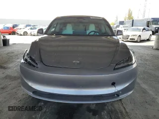 2025 Tesla Model 3 Long Range z VIN 5YJ3E1EA5SF920183, wystawiony jako Copart lot #51593705 z przebiegiem 2 224 mil mil oraz Szkoda całkowita • Salvage title. Historia ofert i sprzedaży dostępna na DreamBid. Obrazek 5.