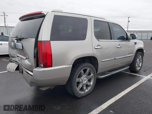 2007 Cadillac Escalade z VIN 1GYFK63847R256229, wystawiony jako IAAI lot #41600996 z przebiegiem 219 189 mil mil oraz . Historia ofert i sprzedaży dostępna na DreamBid. Obrazek 4.