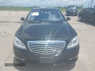 2012 Mercedes-Benz S 550 z VIN WDDNG7DB2CA430249, wystawiony jako IAAI lot #42393133 z przebiegiem 107 283 mil mil oraz . Historia ofert i sprzedaży dostępna na DreamBid. Obrazek 12.