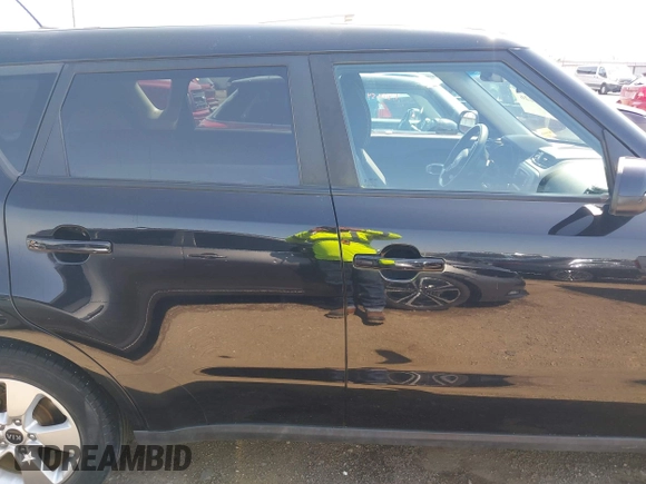2018 Kia Soul with VIN KNDJN2A2XJ7903749, listed as a IAAI auction lot 41913226 with 86,169 mi miles. Bid and sale history available at carsss.com. Image 14.