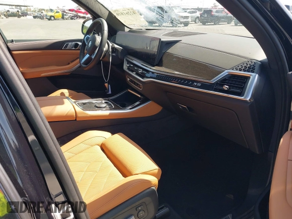 2025 BMW X5 xDrive40i z VIN 5UX23EU04S9X08790, wystawiony jako IAAI lot #42261810 z przebiegiem 7 051 mil mil oraz . Historia ofert i sprzedaży dostępna na DreamBid. Obrazek 5.