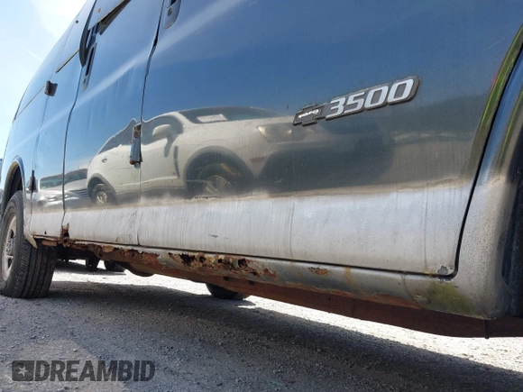 2003 Chevrolet Express Passenger with VIN 1GAHG35U631142890, listed as a IAAI auction lot 42086091 with 127,191 mi miles and . Bid and sale history available at DreamBid. Image 15.