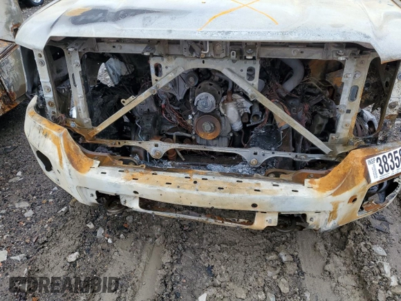 2015 GMC Sierra 3500HD Denali z VIN 1GT424E86FF592155, wystawiony jako Copart lot #38358354 z przebiegiem Nie podano mil oraz Nie do naprawy • Non repairable. Historia ofert i sprzedaży dostępna na DreamBid. Obrazek 11.