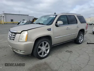 2008 Cadillac Escalade z VIN 1GYFK63878R205065, wystawiony jako Copart lot #56171965 z przebiegiem Nie podano mil oraz Szkody całkowita. Historia ofert i sprzedaży dostępna na DreamBid. Obrazek 1.