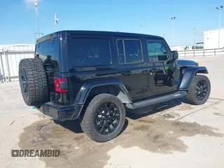 2021 Jeep Wrangler Unlimited Sahara with VIN 1C4JJXP68MW863992, listed as a IAAI auction lot 40618902 with 30,112 mi miles and . Bid and sale history available at DreamBid. Image 4.