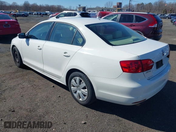 2013 Volkswagen Jetta Sedan SE with VIN 3VWDP7AJXDM373902, listed as a IAAI auction lot 41858011 with 153,974 mi miles. Bid and sale history available at carsss.com. Image 3.