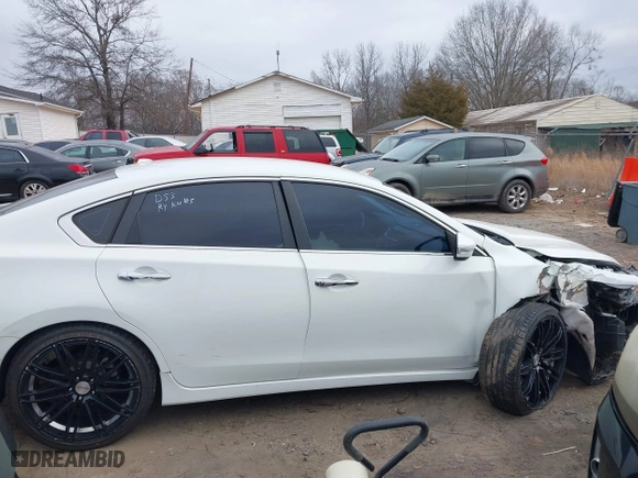 2018 Nissan Altima 2.5 SV with VIN 1N4AL3AP9JC150008, listed as a IAAI auction lot 41481389 with 104,796 mi miles. Bid and sale history available at carsss.com. Image 14.