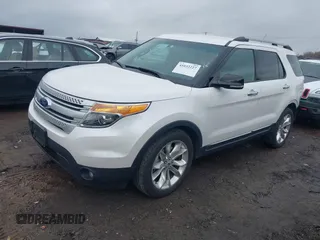 2013 Ford Explorer XLT with VIN 1FM5K7D83DGC67232, listed as a IAAI auction lot 41032227 with 151,518 mi miles. Bid and sale history available at carsss.com. Image 2.