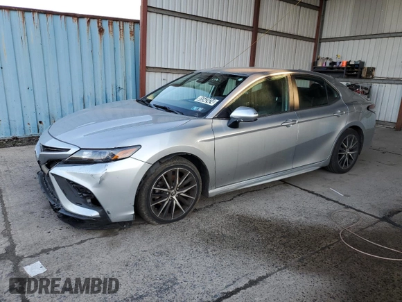 2021 Toyota Camry SE Nightshade with VIN 4T1G11AK0MU587022, listed as a Copart auction lot 85542424 with 111,572 mi miles and Clean Title. Bid and sale history available at carsss.com. Image 1.