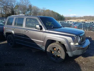 2016 Jeep Patriot Latitude with VIN 1C4NJRFB9GD627671, listed as a IAAI auction lot 41858695 with 999,999 mi miles. Bid and sale history available at carsss.com. Image 1.