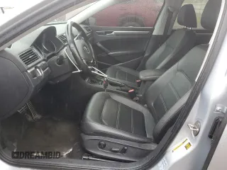 2018 Volkswagen Passat S z VIN 1VWAA7A31JC030768, wystawiony jako Copart lot #57269045 z przebiegiem 88 287 mil mil oraz Szkoda całkowita • Salvage title. Historia ofert i sprzedaży dostępna na DreamBid. Obrazek 7.