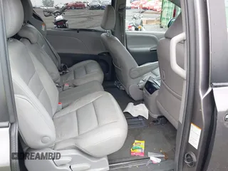 2018 Toyota Sienna XLE Auto Access Seat with VIN 5TDYZ3DC8JS916681, listed as a IAAI auction lot 42257674 with 124,262 mi miles and . Bid and sale history available at DreamBid. Image 8.