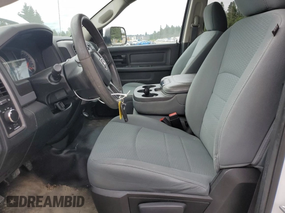 2017 Ram 1500 Tradesman z VIN 1C6RR7FG1HS837373, wystawiony jako Copart lot #59817945 z przebiegiem 90 298 mil mil oraz Szkoda całkowita • Salvage title. Historia ofert i sprzedaży dostępna na DreamBid. Obrazek 7.