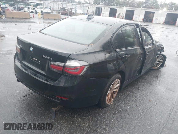 2016 BMW 3 Series 320i xDrive z VIN WBA8E5G50GNT40245, wystawiony jako IAAI lot #41075750 z przebiegiem 82 143 mil mil oraz . Historia ofert i sprzedaży dostępna na DreamBid. Obrazek 4.