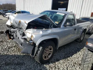 2004 Dodge Dakota with VIN 1D7FL16K94S504479, listed as a Copart auction lot 44549325 with 0 mi miles and Salvage Title. Bid and sale history available at carsss.com. Image 1.