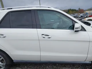 2012 Mercedes-Benz M-Class ML 350 with VIN 4JGDA5HB4CA091821, listed as a IAAI auction lot 41930636 with 152,134 mi miles. Bid and sale history available at carsss.com. Image 13.
