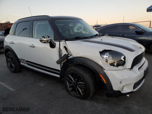 2014 MINI Cooper Countryman S with VIN WMWZC3C56EWP25014, listed as a Copart auction lot 88440985 with 95,058 mi miles and Salvage Title. Bid and sale history available at carsss.com. Image 4.