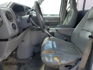 2013 Ford Econoline Cargo Commercial z VIN 1FTNE2EW6DDA91936, wystawiony jako Copart lot #58979795 z przebiegiem 215 697 mil mil oraz Szkoda całkowita • Salvage title. Historia ofert i sprzedaży dostępna na DreamBid. Obrazek 7.