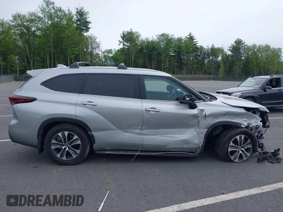 2024 Toyota Highlander LE with VIN 5TDKDRBH6RS532755, listed as a IAAI auction lot 42368462 with 8,337 mi miles and . Bid and sale history available at DreamBid. Image 14.
