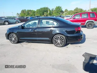 2016 Volkswagen Jetta Sport z VIN 3VWD17AJ3GM416823, wystawiony jako IAAI lot #41908154 z przebiegiem 86 319 mil mil oraz . Historia ofert i sprzedaży dostępna na DreamBid. Obrazek 14.