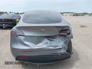 2025 Tesla Model Y Long Range with VIN 7SAYGDED5SF257258, listed as a IAAI auction lot 41877196 with 4,442 mi miles and . Bid and sale history available at DreamBid. Image 16.