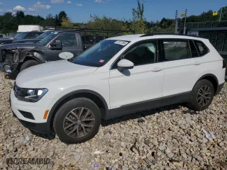 2020 Volkswagen Tiguan SE with VIN 3VV2B7AX5LM111699, listed as a Copart auction lot 70121394 with 32,217 mi miles and Salvage Title. Bid and sale history available at carsss.com. Image 1.
