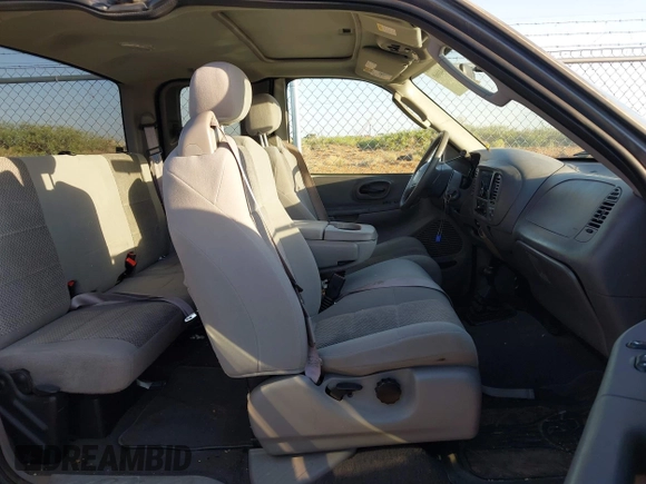 2003 Ford F-150 XL с VIN 2FTRX18W53CA26365, выставлен на аукционе IAAI как лот 42404060 с пробегом 146 023 миль миль и . История ставок и продаж доступна на DreamBid. Изображение 5.
