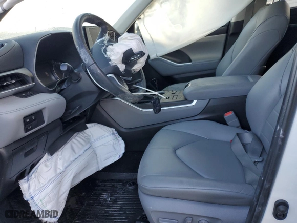 2023 Toyota Highlander L with VIN 5TDKDRBH7PS024503, listed as a Copart auction lot 43928755 with 17,125 mi miles and Salvage Title. Bid and sale history available at carsss.com. Image 7.